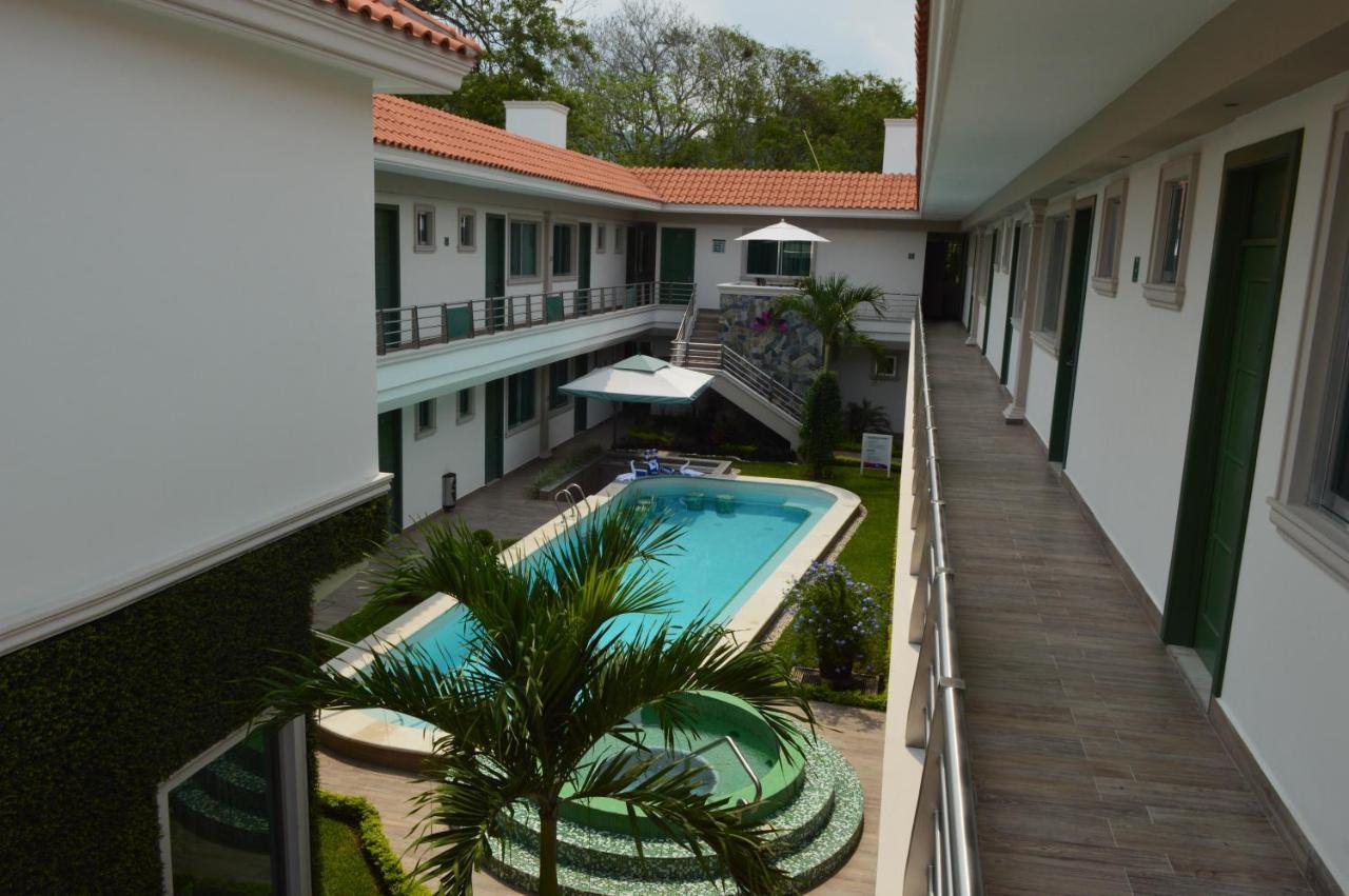 Hotel Villa Magna Poza Rica エクステリア 写真
