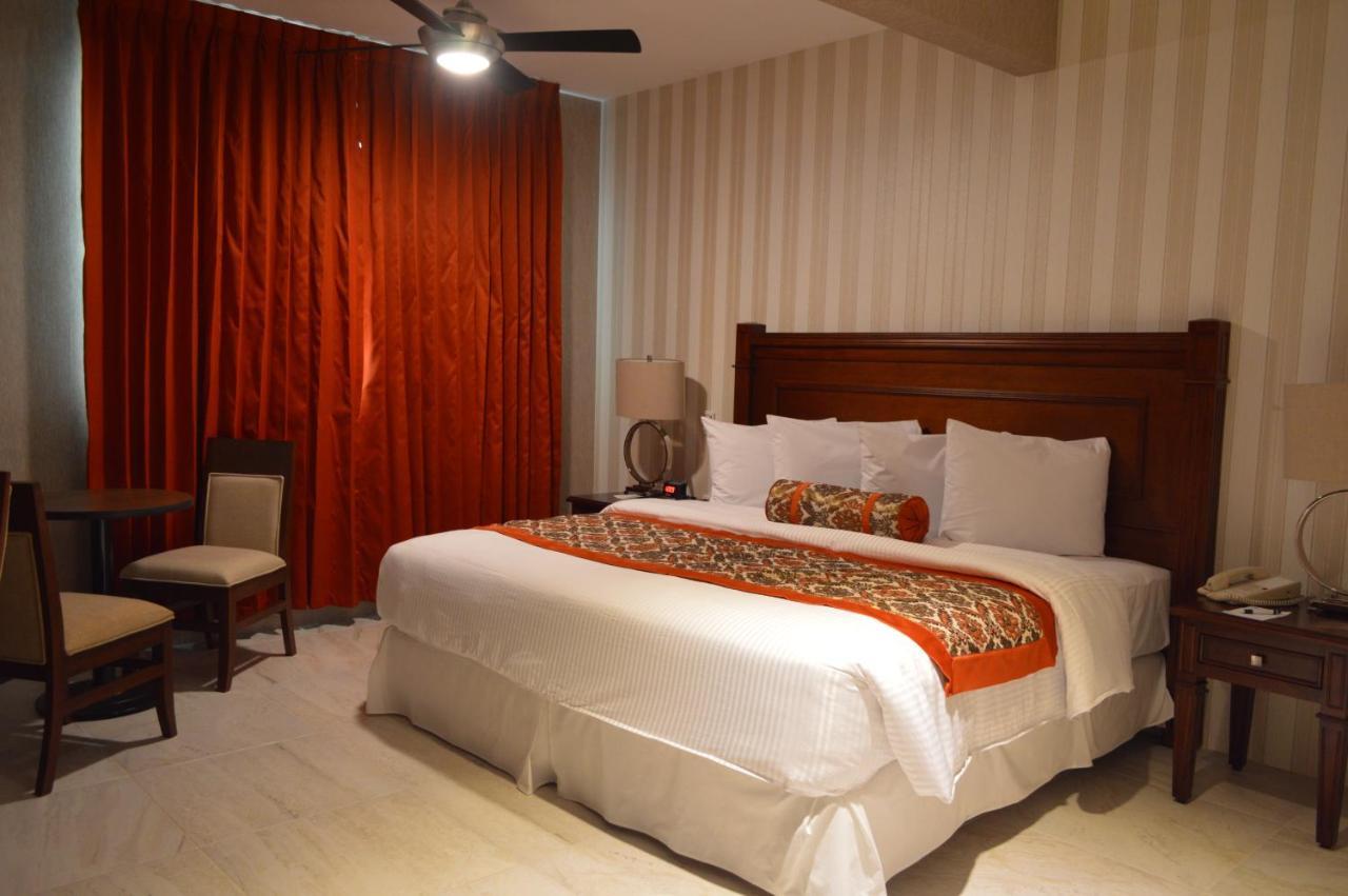 Hotel Villa Magna Poza Rica エクステリア 写真