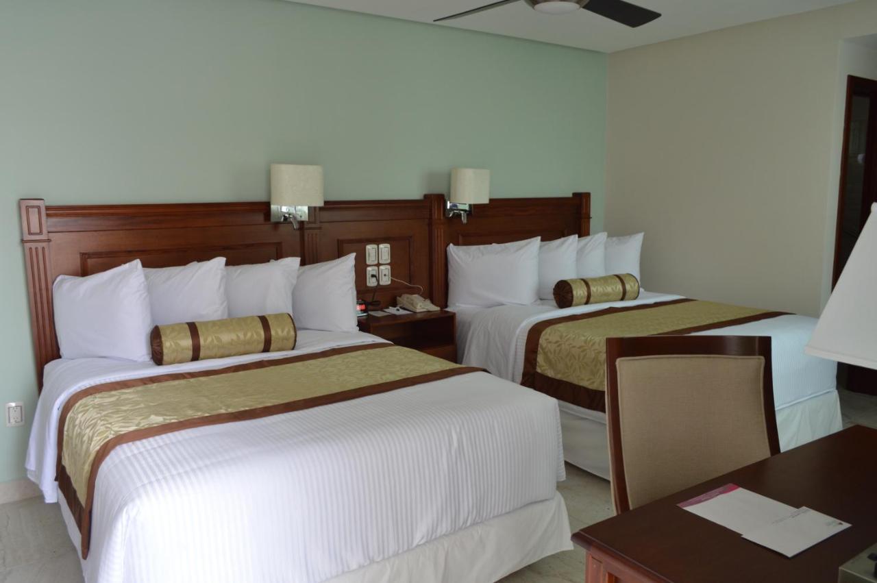 Hotel Villa Magna Poza Rica エクステリア 写真