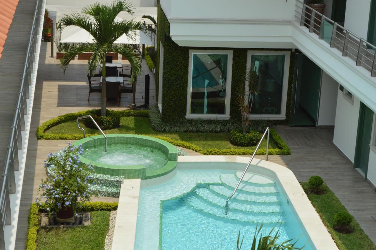 Hotel Villa Magna Poza Rica エクステリア 写真