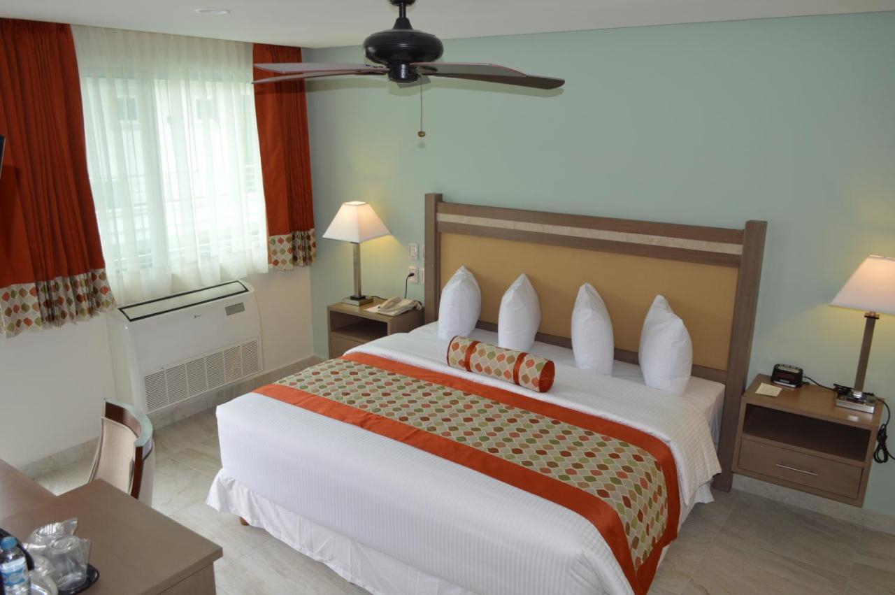 Hotel Villa Magna Poza Rica エクステリア 写真