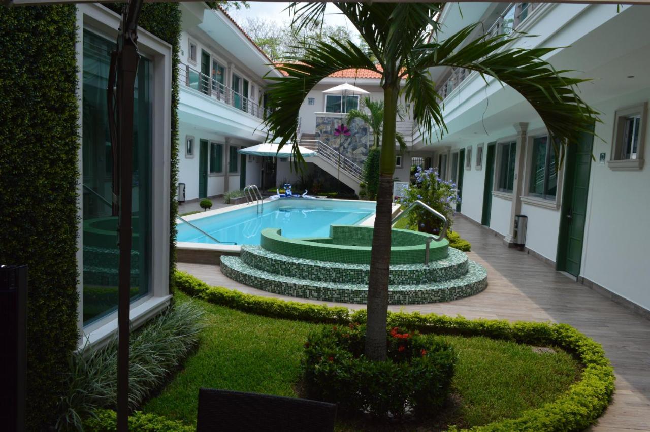 Hotel Villa Magna Poza Rica エクステリア 写真